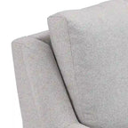 Sofá de tela gris con patas de metal dorado – 3 plazas