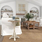 Mesa auxiliar redonda con acento de madera blanca y gris, base en X con detalles florales tallados, 1 persona