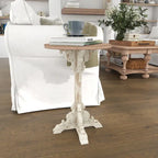 Mesa auxiliar redonda con acento de madera blanca y gris, base en X con detalles florales tallados, 1 persona